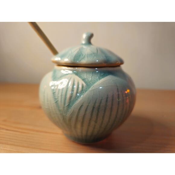 Vintage Thai Siam Celadon Crackle Glaze Jar with Lid & Spoon - Picture 2 of 7